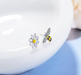 Lovely 925 Sterling Silver Asymmetric Bee and Flower Stud Earring