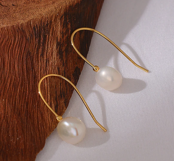 Simple Elegant Natural  Pearl Hoop Earring