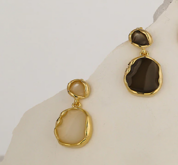 Elegant Golden Dangle Earring