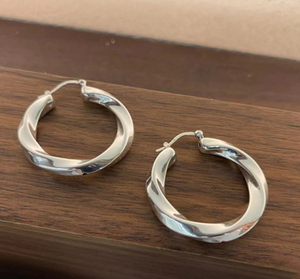 Stylish Glossy Twist Sterling Silver Ring Hoop Earring